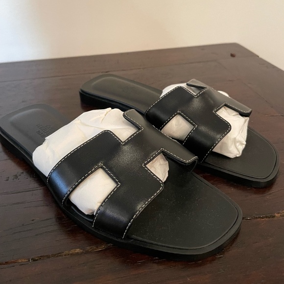 BRAND NEW HERMES CALFSKIN ORAN SANDALS - Picture 1 of 4